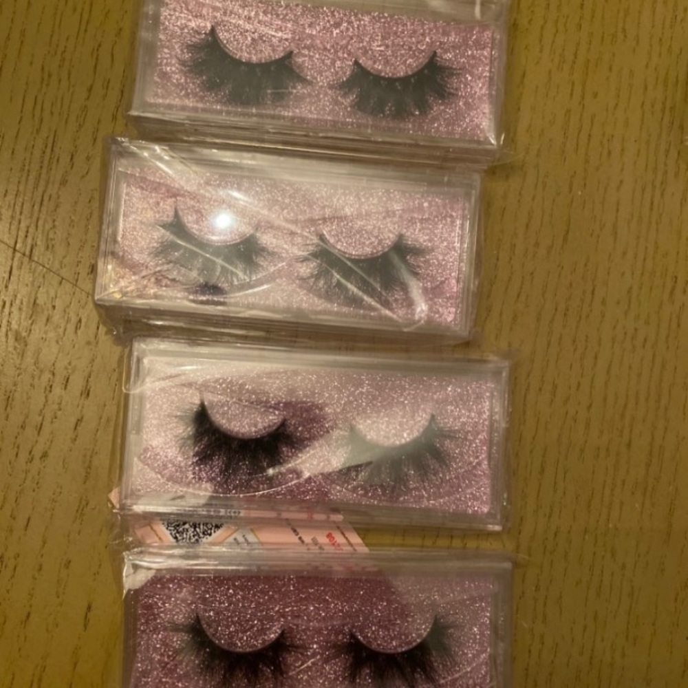 Lashes - Picture 6 of 6